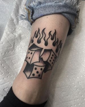 Express your luck with this blackwork tattoo of dice on your lower leg, done by the talented artist Andre Bertoncin.