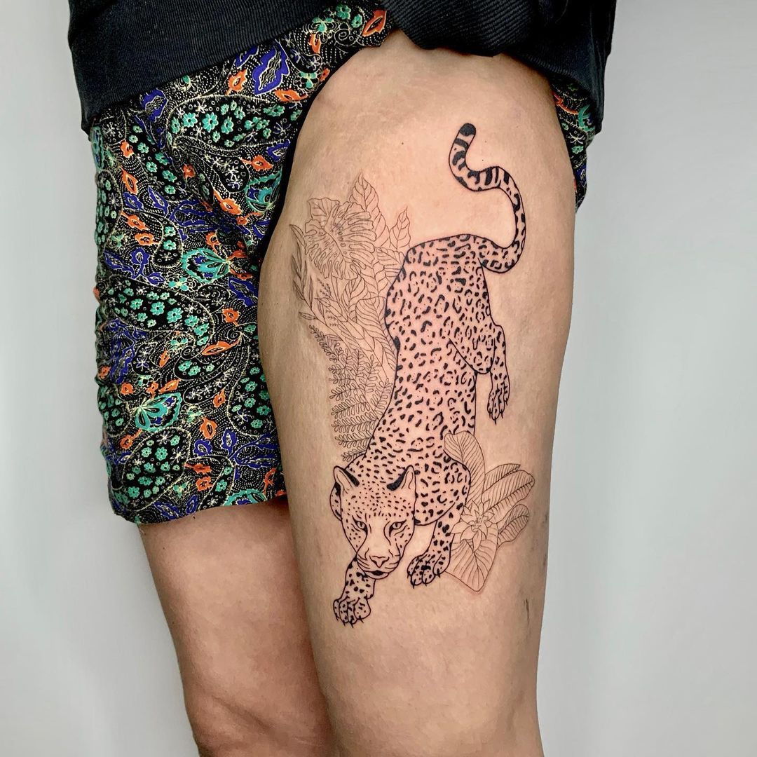 Micro-realistic leopard tattoo on the tricep.