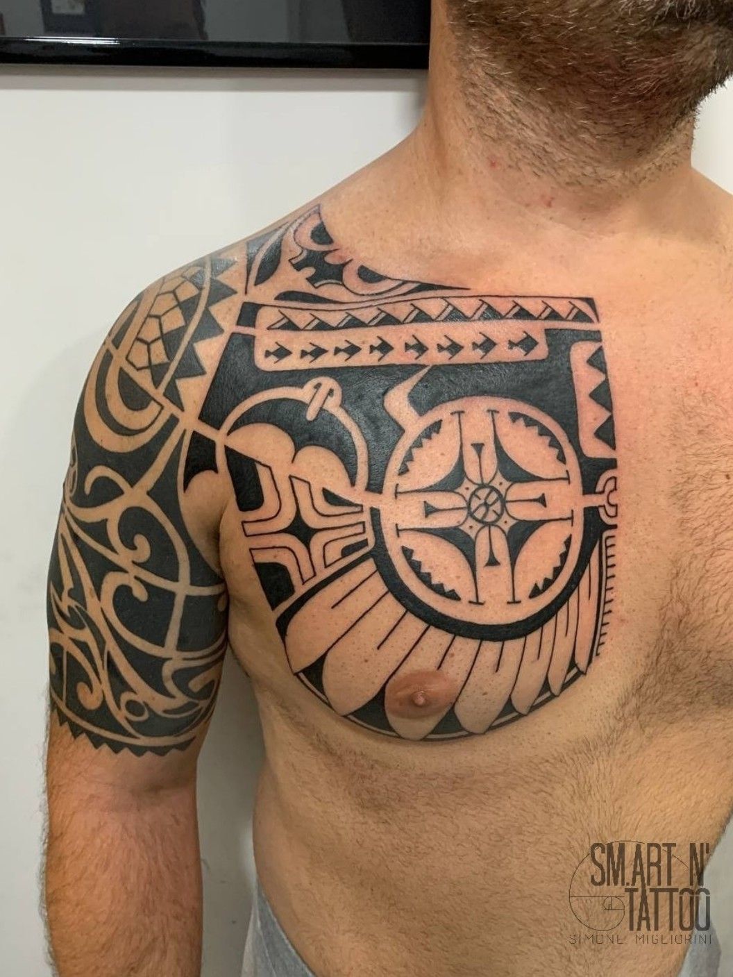 Polynesian Maori Half Sleeve Chest Tattoo Design. Designer: Andrija Protic  | Tatuaggi petto, Tatuaggi maori, Mezza manica tatuaggi