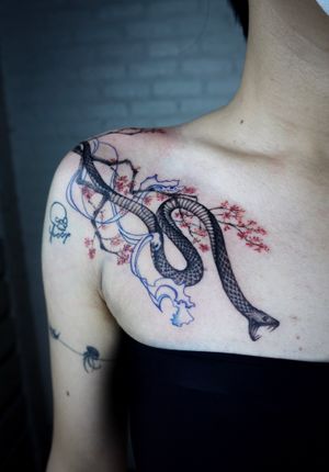 𝙄𝙂: 𝙣𝙖𝙩𝙚_𝙩𝙝𝙖𝙞𝙡𝙖𝙣𝙙 🌿 Blackwork realistic snake tattoo with Sakura flowers and fine line wave by a tattoo artist in Chiang Mai, Thailand
