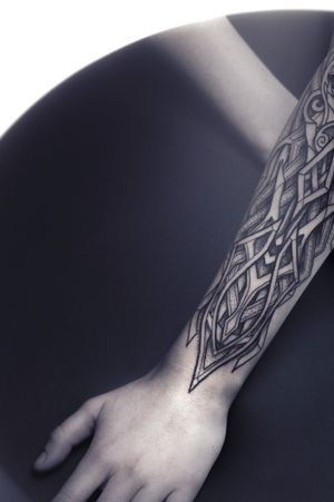 Avant bras elfique neo nordique tatouage par nicolasyede france