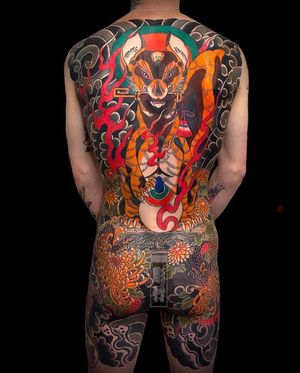 Immerse yourself in the art of traditional Japanese tattooing with a vibrant chrysanthemum body suit in London.