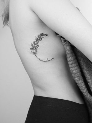✢ f l o r a l   m o o n ✢┅┅┅#moon #moontattoo #floraltattoos #mondtattoo #tattoos #finelinetattoo #tattooinspo #tattooinspiration #tattooideas #tattooidea #tattooedgirl #smalltattoo #drawing #switzerland #art #ink #inked