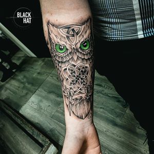Celtic Time 🇮🇪 Our artists always find the best way to add hidden symbols or messages that are important for you, into an unique piece of art. Book here : hello@blackhatdublin.com @cipitattoo #tattooflash #tattooing #tattoosofinstagram #tattoostudio #tattooink #tattoodesign #tattooist #tattooed #inkaddict #tattoolove #tattoos #blackwork #tattooartist #tattoolife #tattooshop #tattoo #tattoooftheday #tattoodublin #inked #bodyart #inkedup #realistictattoo #wheeltattoo