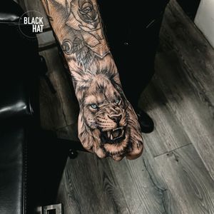 Did you know about Lion Tattoo? 🦁  The lion symbolizes royalty and self-confidence. It once was, and still is in some cultures, viewed as a creature of aristocracy and law. Here's a masterpiece made by Radu! Reach out hello@blackhatdublin.com  #tattooflash #tattooing #tattoosofinstagram #tattoostudio #tattooink #tattoodesign #inkaddict #tattoolove #tattoos #dublintattoo #tattooartist  #tattoolife #wolf #tattoo #tattoooftheday #tats #inked #bodyart #centaurtattoo #art