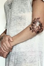 #femaletattoo #flower #tattoo #coveruptattoo 