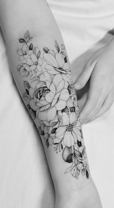Floral scar cover. . . . . #finelinetattoo #finelinefloraltattoo #floral #floraltattoo #botanicaltattoo #delicate #ink #backtattoo #scarcover #halfsleeve #coverup 