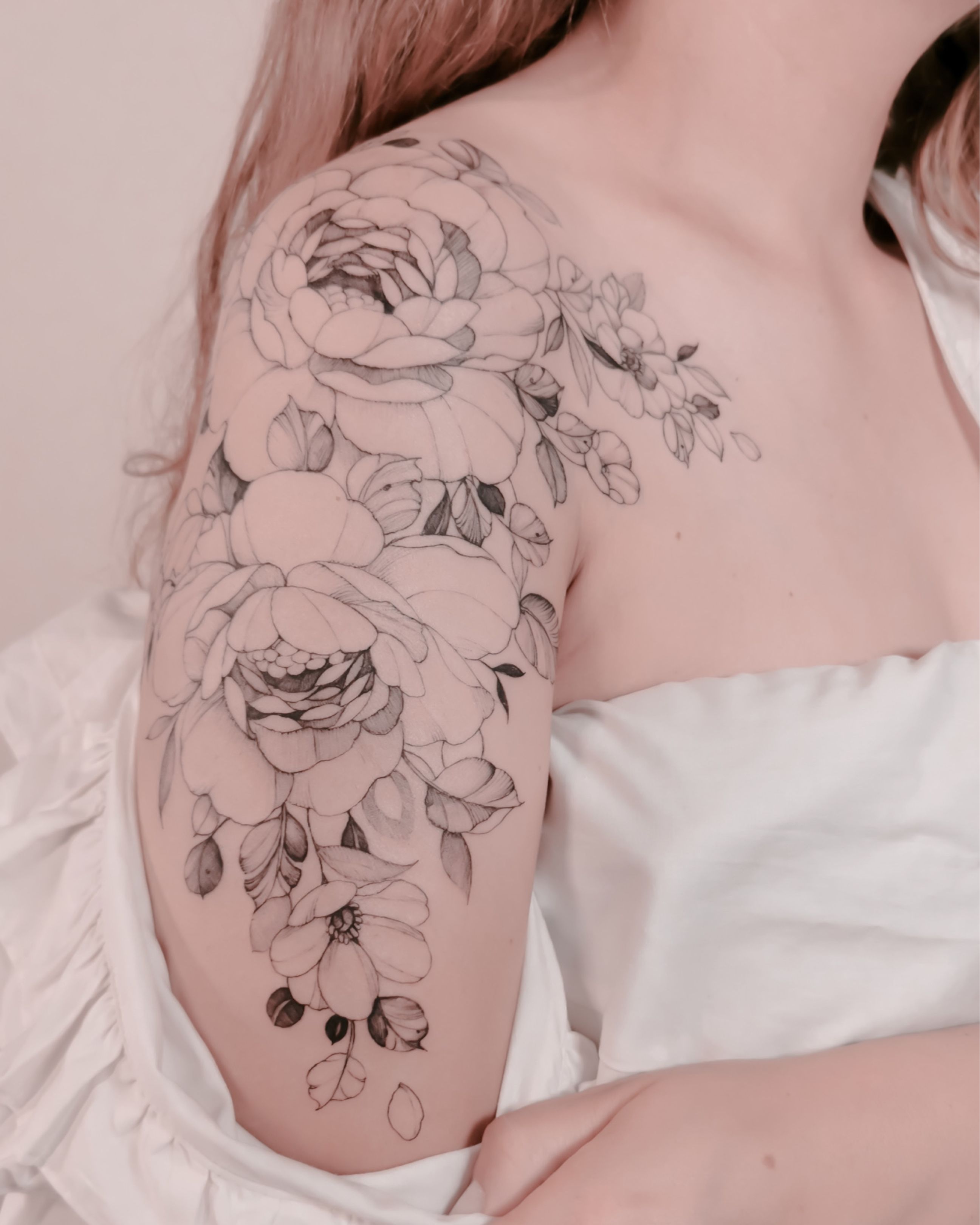 Fine-line floral tattoos by @tattoobyjeein 🌹 She'll be opening her books  for November and December this month! Please stay tuned ... | Instagram