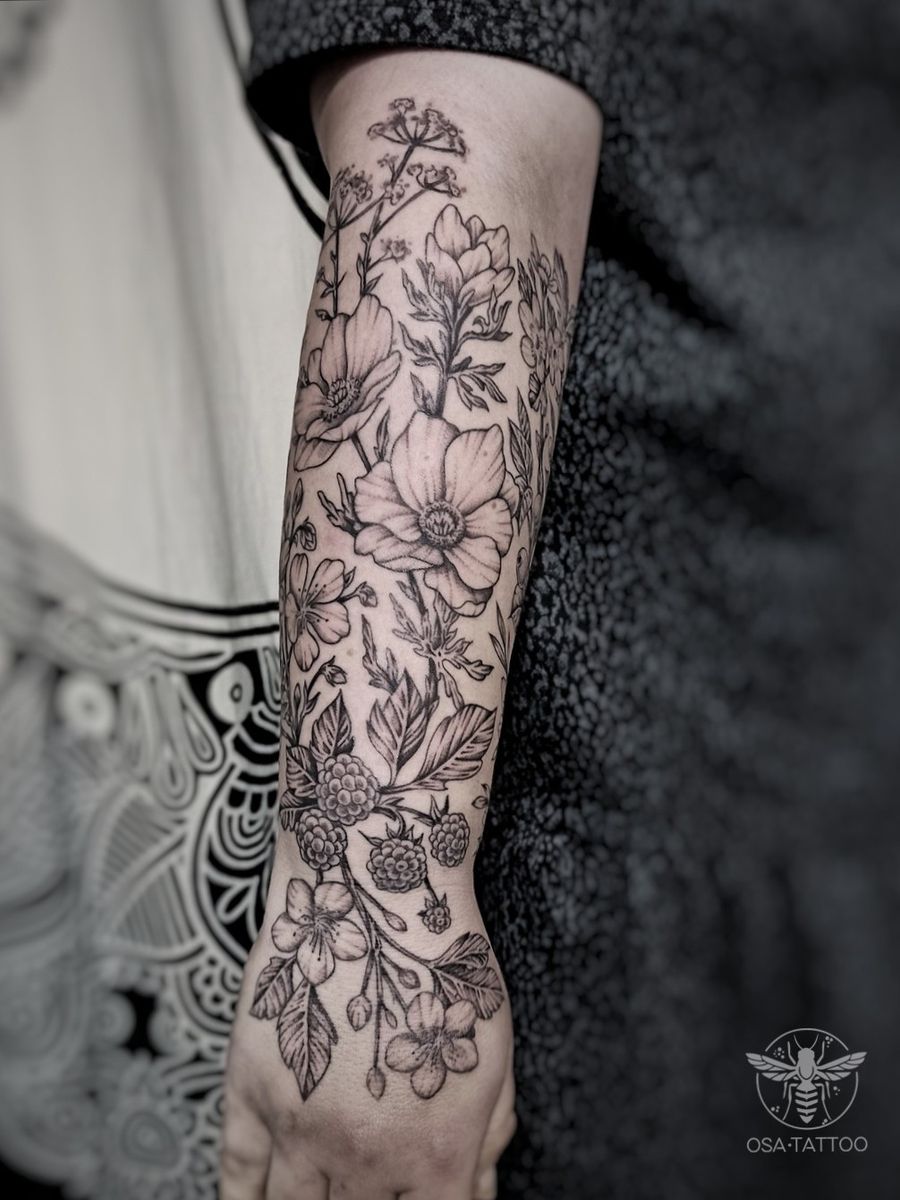 Tattoo uploaded by osa.tattoo • Botanical halfsleeve • 1642257 • Tattoodo