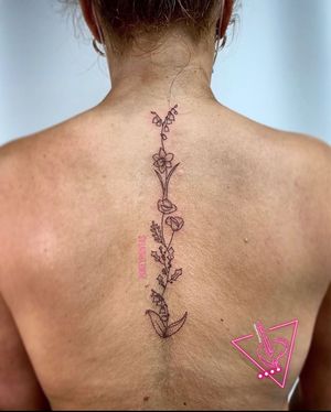 Hand-Poked Floral Spine Tattoo by Pokeyhontas at KTREW Tattoo - Birmingham UK #spinetattoo #floraltattoo #daffodil #holly #backtattoo #finelinetattoo 