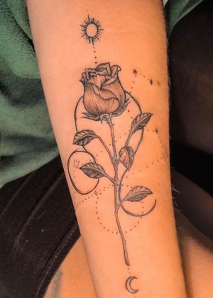 Her soul is fierce. Her heart is brave. Her mind is strong. ..Leo inspired tattoo for Charley 🌹 Her favourite flower, constellation and ode to her childhood comfort film… can you guess which one? 🙊