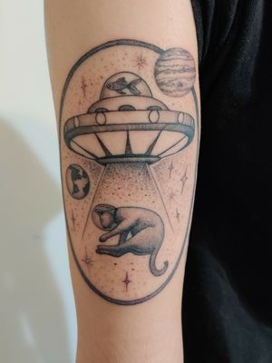 Space cat w/ UFO by Christian Kurtis