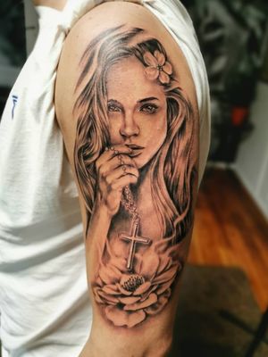 Woman tattoo with flowers