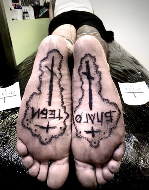Feet soles done! #blackwork #bobbygrey #witchinghour #bestblackwork #trashtattoo #footsoletattoo #brutalblackwork #amsterdamtattoo 