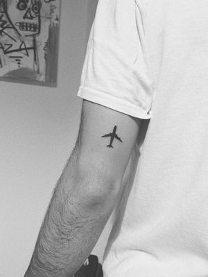 #plane #planetattoo #stattoo #blackwork #minimalism #minimaltattoo #linework #blackboldsociety #blxckink #oldlines #tattoosandflash #darkartists #topclasstattooing #inked #inkedguy #inkedup #tattoodo