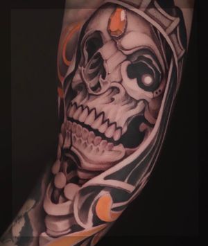 The skull (black with yellow)