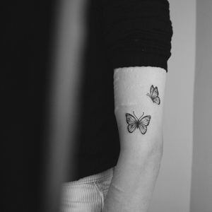 What's the age of your first tattoo? Let me know in the comments. 😋┅┅┅#butterflytattoo #schmetterlingtattoo #winterthur #zurichtattoos #swisstattooer #zurich #smalltattoos #2ktattoo #2ktattoos #tattooinspo #tattooinspiration #tattooinspirations #swisstattoo #finelinetattoos #thinlinetattoo #schaffhausen #bülach #stgallen #frauenfeld #aarau #chur #brig