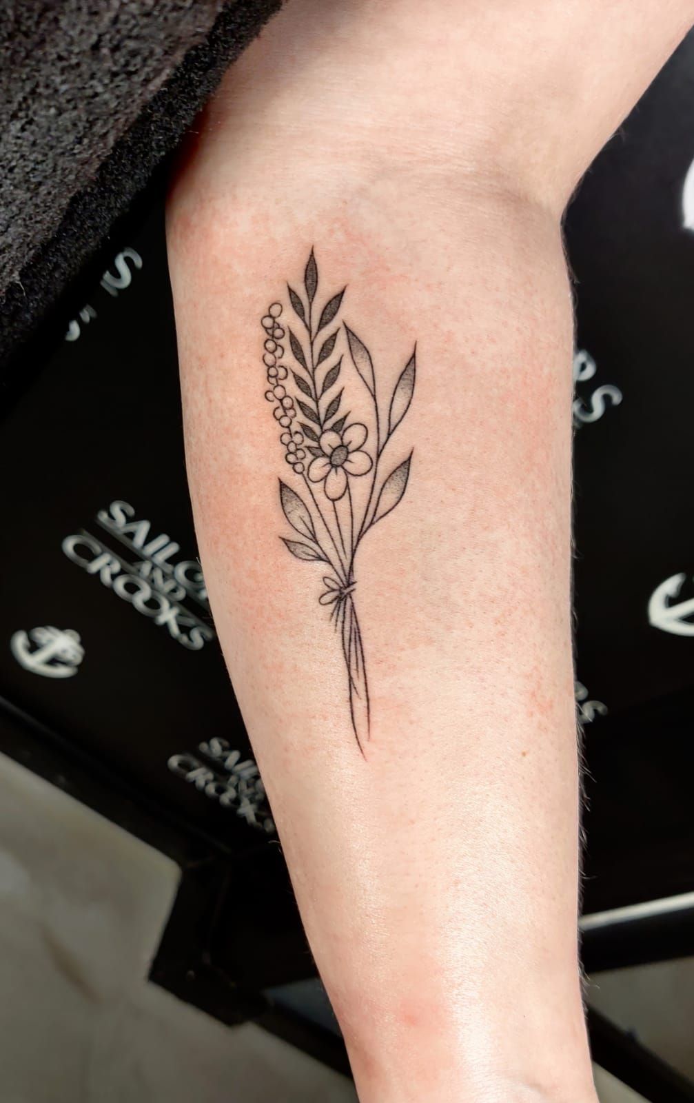 Pin by Vagna Pessôa on °º¤ø,¸¸,ø¤º°`°º¤ø,¸Tattoos,¸¸,ø¤º°`°º¤ø,¸ | Tattoo  design for hand, Tattoos for daughters, Mini tattoos