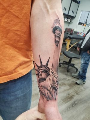 Words can't describe how hyped this came out #tattoodroo #theedgetattoo #ladyliberty #statueofliberty