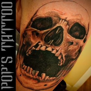 Screaming Skull Cover - black and gray cover-up