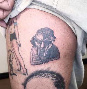 How awesome is this @mfdoom portrait that @sfawkestattoos did in @shapeshift102 🙌🏼😁 • Email info@kakluckytattoos.com or DM for booking info☺️ • #capetown #tattoo #kakluckytattoos #tattoo #capetowntattoo #mfdoom #kaapstad #tattoostudio #tattooartist #portrait #thightattoos