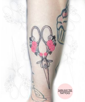 Scissors with pink flowers.