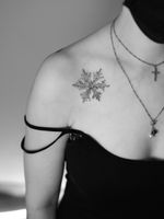 fineline-snowflake-tattoo