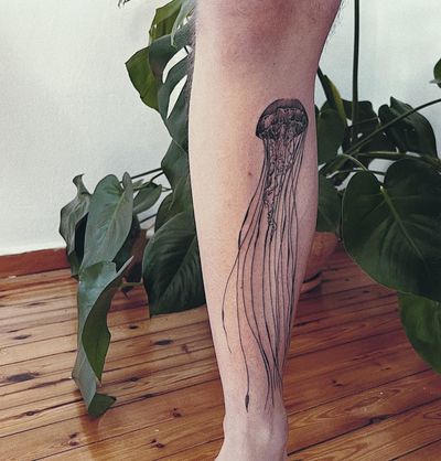#jellyfish #jellyfishtattoo #fineline #tattooart #dotworktattoo #blackboldsociety #blxckink #oldlines #tattoosandflash #darkartists #topclasstattooing #inked #tattoodo #tttism #inkedup #minimal #minimalism