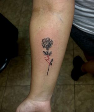 Rose tattoo #rosetattoo #detailstattoo #tattooideas #friends #miami #tattooartis #miamitatooartis #goosvibes 