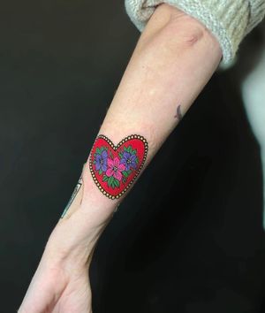 Heart ❤️.#tatuaje #tattooed #tattooer #tattoofamily #tattooart #tattooink #tattoowork #heart #hearttattoo #traditional #traditionaltattoo #traditionaltattoo #radiant #radiantcolorsink #barcelonatattoo #familytattoo #tatuadoresenespaña #family #inkdustybcn