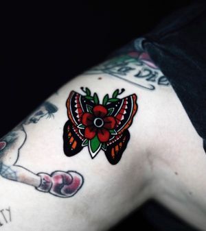#bcnttt #inked #inking #inkaddictvzla #tattoo #tattoos #tatuaje #tattooed #tattooer #tattoofamily #tattooart #tattooink #tattoowork #butterfly #butterflytattoo #traditional #traditionaltattoo #traditionaltattoo #radiant #radiantcolorsink #barcelonatattoo #familytattoo #tatuadoresenespaña #family #inkdustybcn