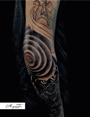 Tatuaje ondas en codo