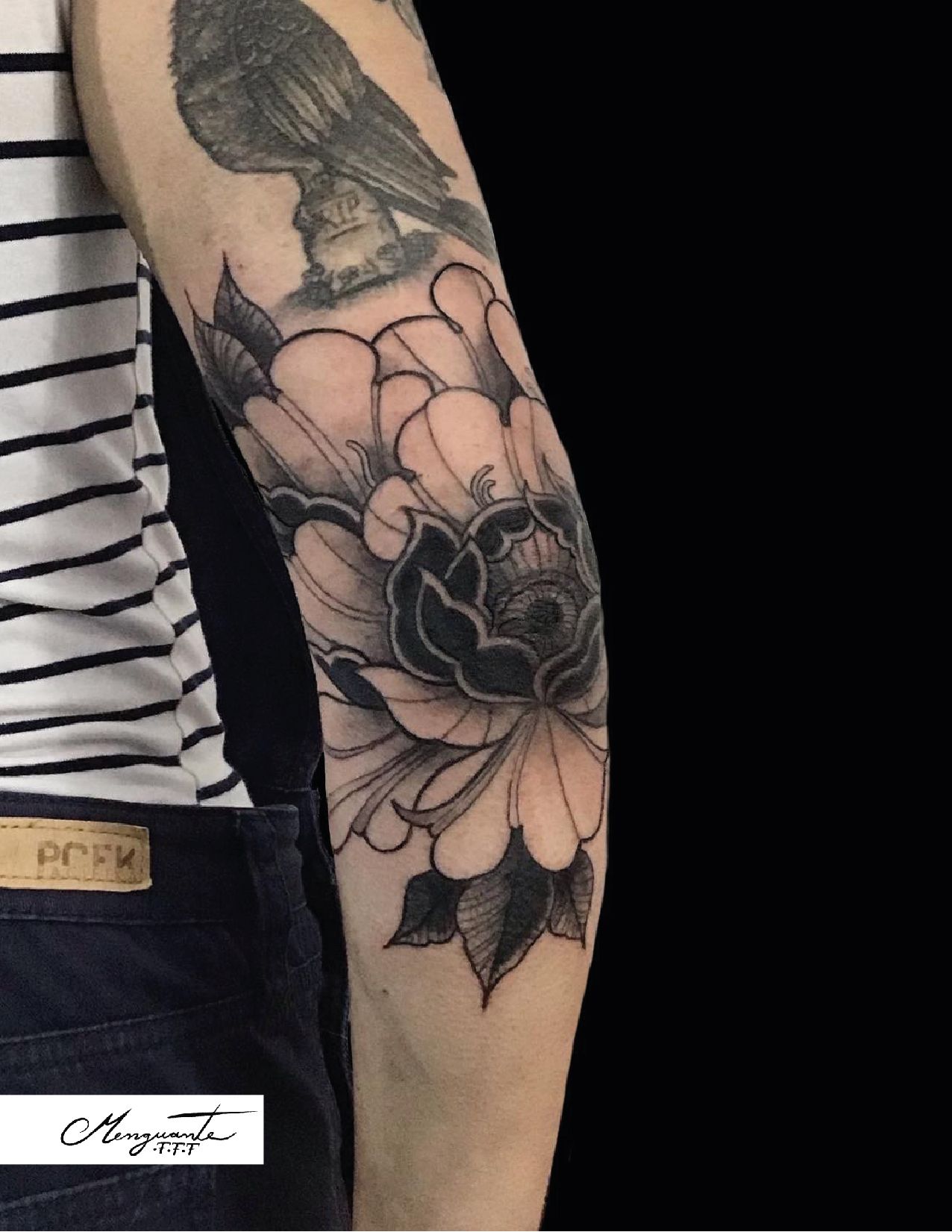 Tattoo uploaded by Sebastian Grillo (menguante_ttt) • tatuaje flor en codo  • Tattoodo