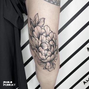 Peony for @beivios ❤️! Thanks so much ! Done @amikatattoo For appointments write me a DM or check the link in my bio.#peonytattoo ....#tattoo #tattoos #blackwork #ink #inked #tattooed #tattoist #blackworktattoo #peonysleeve #berlin #tattoosleeve #tattooberlin #tatted #minimalistictattoo #blackwork #tatts #tats #moderntattoo #tattedup #inkedup#berlintattoo #flowersleeve #Friedrichshain #peonies #lineworktattoo #flowerstattoo  #tattoosleeve 