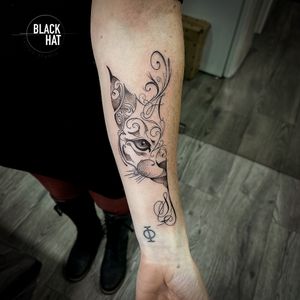 Such incredible Details 🐈 Thank you Radu for this piece of art !   Book here : hello@blackhatdublin.com @cipitattoo   #tattooflash #tattooing #tattoosofinstagram #tattoostudio #tattooink #tattoodesign #tattooist #tattooed #inkaddict #tattoolove #tattoos #symboltattoo #tattooartist #tattoolife #tattooshop #tattoo #tattoooftheday #onelinetattoo #inked #bodyart #inkedup #cat #cattattoo
