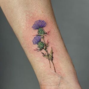 Express your love for flowers with this illustrative forearm tattoo done in London, GB. A beautiful and timeless design that will add a touch of elegance to your look.