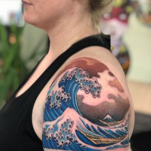 Get a stunning illustrative Japanese wave tattoo on your upper arm in London, GB. Embrace the power of nature with this timeless design.