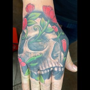 Skull and flowers! #losangeles #orangecounty #longbeach #california #californiatattoos #wip #tattoo #tattoos #tat #tattooed #tattooer #sicktatz #supersicktatzyoudontevenknow #art #color #colortattoo #skull #skulltattoo #hand #handtattoo