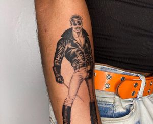 A #tomoffinland tattoo On my friend @jeifabiane  Going back to fine lines maybe??? ✨