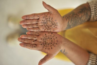 #GeometricTattoo #Geometric #PatternTattoo #Pattern #PalmTattoo #Palm #PalmHandTattoo #DotingTattoo #HandTattoo #TattooIdea #Tattooideas #Tattoo2022 #TattooForMen #Tattoofurmensch #Tattowieren #tattoowierung 