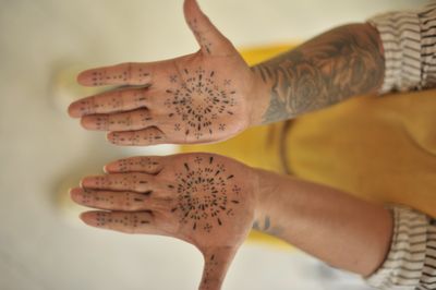 #GeometricTattoo #Geometric #PatternTattoo #Pattern #PalmTattoo #Palm #PalmHandTattoo #DotingTattoo #HandTattoo #TattooIdea #Tattooideas #Tattoo2022 #TattooForMen #Tattoofurmensch #Tattowieren #tattoowierung 