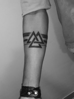 Triangle band tattoo,Bandtattoo 