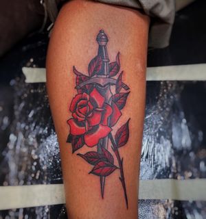Rose & dagger down at New England Tattoo Expo📩vinnytattoos95@gmail.com / @vinnyscialabbatattoos