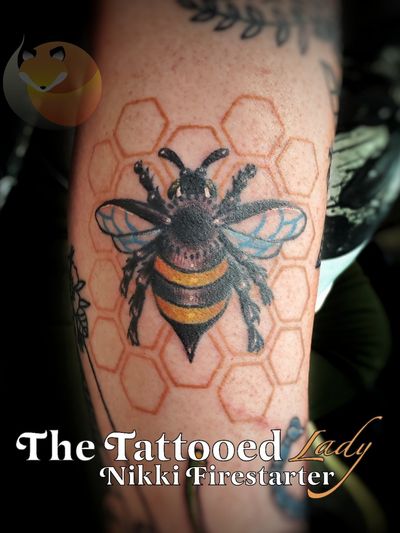 Lil bee 🥺 part of a sleeve in progress. We're debating on whether to leave the honeycombs as outlines or to do some sort of fill, like some shading or a pattern or somn. Linework here is all healed; shading and color is fresh. 🐝🐝🐝🐝🐝🐝🐝🐝🐝🐝🐝🐝 . . . . #tattoos #BodyArt #BodyMod #modification #ink #art #QueerArtist #QueerTattooist #MnArtist #MnTattoo #TattooArt #TattooDesign #TheTattooedLady #TattooedLadyMN #NikkiFirestarter #FirestarterTattoos #firestarter #MinnesotaTattoo #MNtattooers #DarkLab #FKiron #EternalInk #Saniderm #H2Ocean #bee #AmericanTraditional #BeeTattoo #ColorTattoo #OldSchool #TraditionalTattoo 