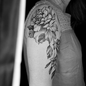 the feeling ofbeing drunk with teathanks to peony~ Chisokuthank you so much Maya 🖤---#peony #peonytattoo #peonytattoos #tattoos #floraltattoo #flowertattoo #flowertattoos #blumentattoo #finelinetattoo #finelinetattoos #tattoo #tattooer #botanical #botanicaltattoo #botanicaltattoos #swisstattoo #schaffhausen #bülach #konstanz #zürich #zurich #bern #tattoodesign #schwarzträumer