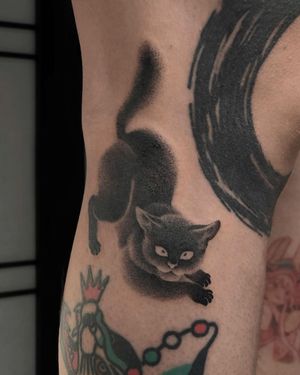 Unique arm tattoo featuring a cat in traditional Japanese style, executed in blackwork and dotwork by FKM TATTOO.
