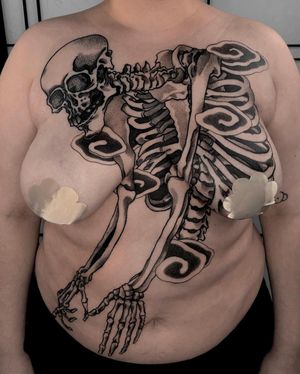 Intricately designed tattoo featuring a skull and skeleton motif in blackwork and dotwork style by FKM TATTOO.
