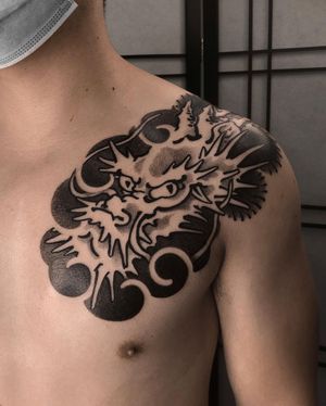Get mesmerized by the intricate blackwork design of a fierce Japanese dragon on your shoulder, created by FKM TATTOO.