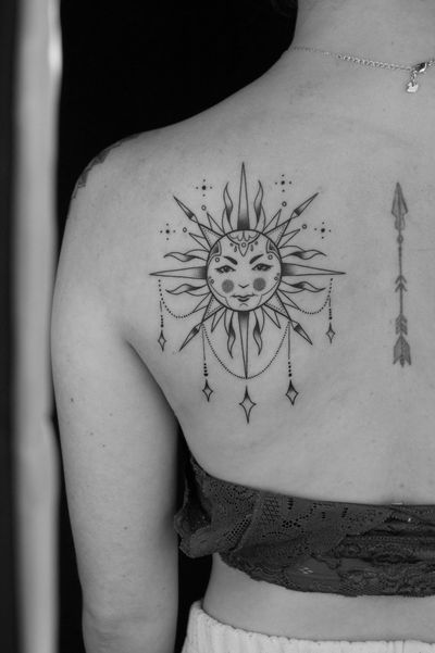sun and moon piece i did recently for the lovely Nadine. - - - #sunmoontattoo #tattoo #backtattoo #backtattoos #suntattoo #moontattoo #fineline #lineworktattoo #tatuaz #feminie #swisstattoo #swisstattoos #swisstattooer #sun #moon #instaart #tattoosofinstagram #blackworktattoo #tattooed