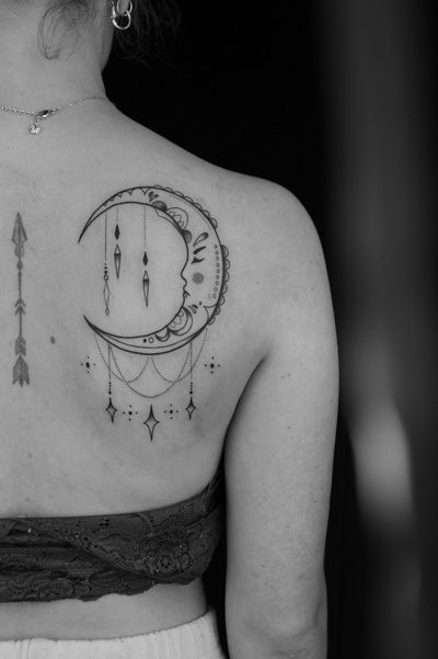 sun and moon piece i did recently for the lovely Nadine. - - - #sunmoontattoo #tattoo #backtattoo #backtattoos #suntattoo #moontattoo #fineline #lineworktattoo #tatuaz #feminie #swisstattoo #swisstattoos #swisstattooer #sun #moon #instaart #tattoosofinstagram #blackworktattoo #tattooed